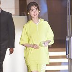 아이유 오늘 앞머리 펌하고 옴