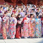 성인식에서 최초로 수트입은 일본 여자아이돌