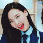 항상 느끼는건데 <b>나연</b> 얼굴보면