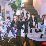 방탄 노래 듣고 많이 울고 웃었다