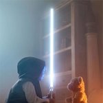 <b>동심</b> 자극하는 아이와 곰인형