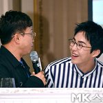 [EXO] <b>엠씨</b>분 민석이가 일케 쳐다보니까