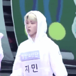 뷔를 애타게 찾는 지민 <b>GIF</b>