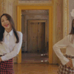 오늘자 따끈따끈한 신입 아이돌.gif.