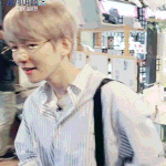 [백현] 백현의 전재산을 건 쪽지?! <b>gif</b>