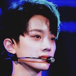 [드루와] 오늘 콘서트가는데 우는<b>중임</b>