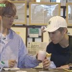 [시우민] 오늘자 시트콤 두 번 <b>사온</b> 아이스크림(시우민)
