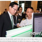 美 해군성 장관과 공조 강화 논의