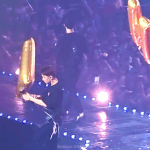 풍선이랑 싸우는 아이돌