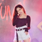 현아 대학교 축제의상 모음.jpg