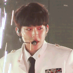 [박우진] 흐헣 <b>무대도중</b>에 씨익 입꼬리올려 웃는거