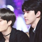 [EXO] 헐 이거 둘다 넘 <b>예쁘다</b> 근데 이렇게 보니까 진짜 다르게...