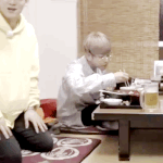 [EXO] 옴뇸뇸 <b>대게</b>맛나게 먹네