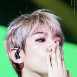 [백현] 같은 <b>포즈</b> 다른 날의 백현