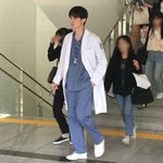 이동욱 <b>의사</b> 가운 입고 촬영짤