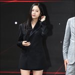 오늘 크리스탈 의상 심각하다