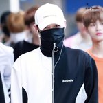 [댓글부탁해] 의외의 <b>반전</b> 어깨를 가지고 있는 아이돌