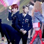 실물보고 놀란 방탄 <b>RM</b> 피지컬