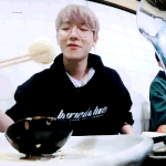 [백현] [17화] 애교를 부르는 스키야키 먹방 백현 <b>gif</b> 3