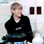 [백현] [17화] 애교를 부르는 스키야키 먹방 백현 <b>gif</b> 4