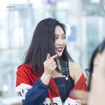 조이 요즘 힙하게 입고다닌다