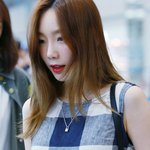<b>복장</b>만 현실 얼굴은 비현실