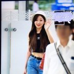 <b>류수정</b> 허리라인 다보이는 사복