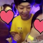 [댓글부탁해] 팬을 사랑스럽게 바라보는 <b>홍원</b>이