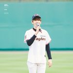 [백현] 3년전 <b>시구</b> 백현  a