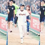 [백현] 3년전 <b>시구</b> 백현  b