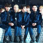 [EXO] ㄷㅂㅎ하니까 보는데 시상식의상에도 있는거 이거 예쁘긴했는데