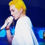 완전 샛노란으로 염색한 송민호