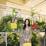 신세계 강남점 <b>버버리</b> 팝업스토어에 등장한 크리스탈 /  김성령