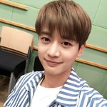 비쥬얼+기럭지까지 완벽한 아이돌