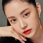 손나은 최근 <b>화보</b>에서 얼굴