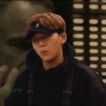 붉게 물든 이불 빨래하던 엄마와 현재 손목 앞뒤에다 funed <b>up</b>