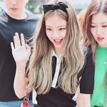 제니 <b>이날</b> 사진좀 주라