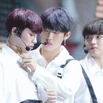 [박우진] 형아 단추 단속하는 <b>까망</b>도톨이