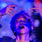 [EXO] 얼굴에 비치는 손<b>모양</b>까지 완벽하다..