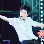 [EXO] 민석이 셔츠 허리 ㅈㅋ <b>헐렁</b>하네 ㅋ