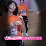 [프듀48] 팔붙잡고 <b>안무</b> 알려주는 한국연습생.jpg