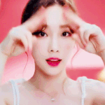 첫 광고 모델 된 태연 <b>GIF</b>