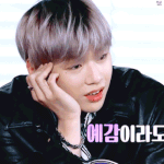 턱받침 아니고 작품 <b>받침</b>ㅇㅇ
