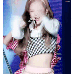 제니는 왤케 외국인 <b>처럼</b> 생김?