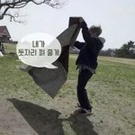 [시우민] 돗자리 펼치려다 <b>망토</b> 두르게 된 시우민 ㅇㅇ;;;;