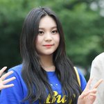 여자친구 <b>엄지</b> 어느 별에서 왔길래 요렇게 예쁌??
