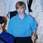 [강다니엘] 강다니엘 어깨 몬일이야