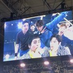 [시우민] 일본팬미팅 엠씨분이 어떤 팬이랑 <b>악수</b>했는데 ㅋㅋ(시우민)