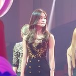 <b>쯔위</b>는 소화하기 힘든 바지도 소화하네ㄷㄷㄷㄷ