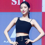 논란후 손나은-김남주 쇼케이스 모습